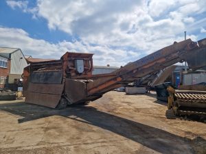 Extec Robotrac 2 Way Tracked Screening Plant Year 1999 - Image 2