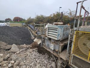 Brown Lennox 30 x 18 Mobile City Crusher Year 1997 - Image 4