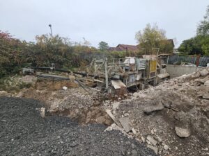 Brown Lennox 30 x 18 Mobile City Crusher Year 1997 - Image 3